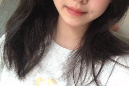 高圆圆也耍大牌？被多名工作人员围绕获助理蹲地上穿鞋惹争议